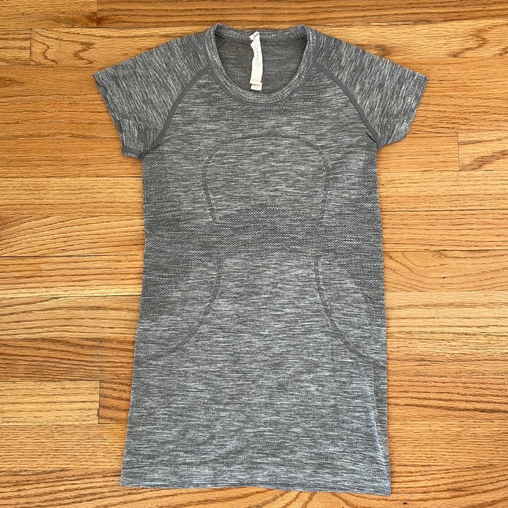 Lululemon heathered gray workout shirt
